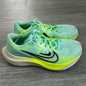 Women’s Nike zoom fly 5. Size 7.5